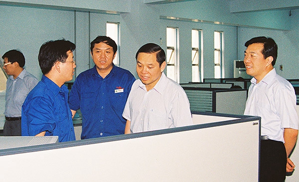 河南省委常委、常务副省长李克在公司技术中心视察工作